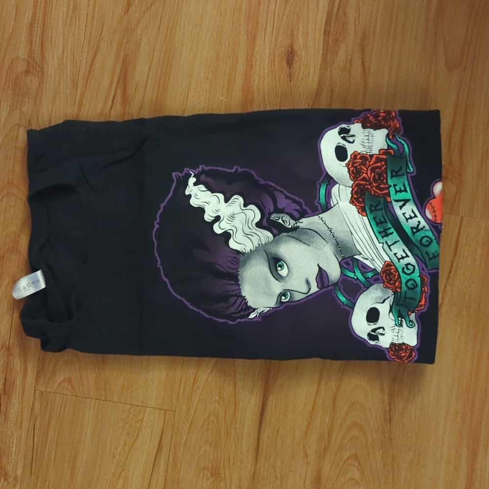 Graphic tee